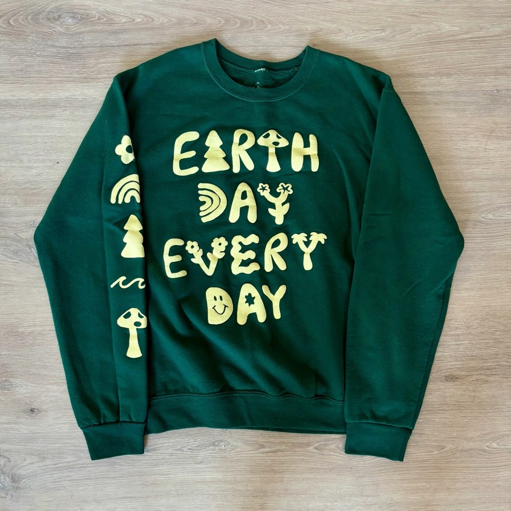 Crewneck Sweater w/Graphic